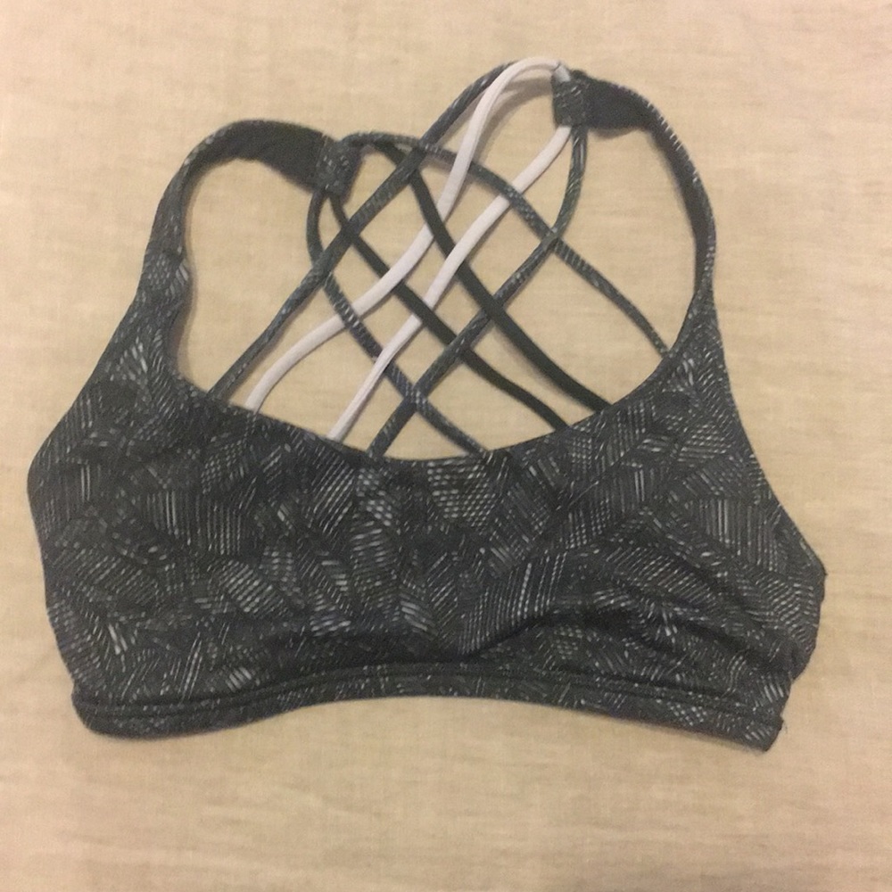 Lululemon cross detail sports bra - size 4